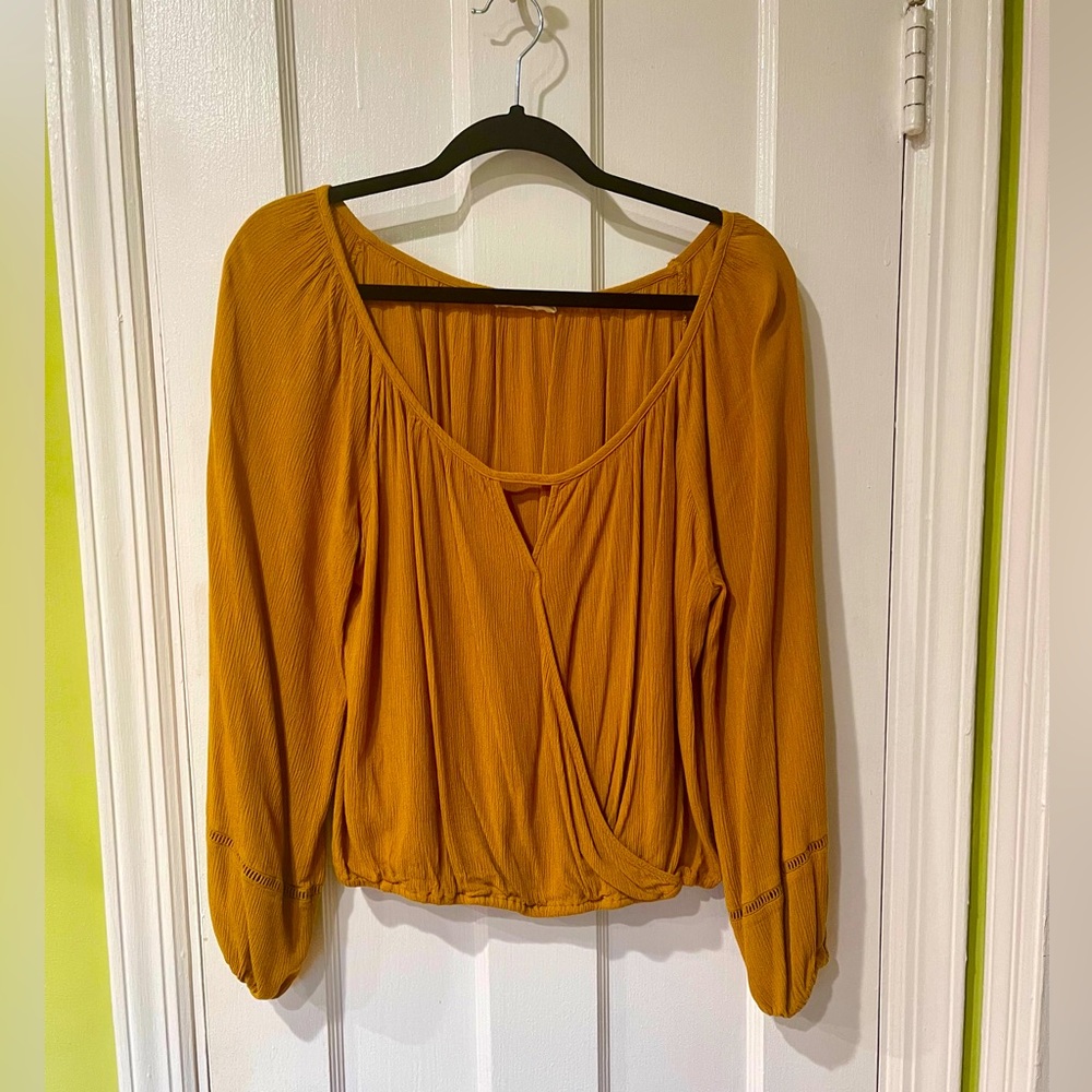 Surplice crinkle crepe peasant blouse. Mustard. Junior’s L.